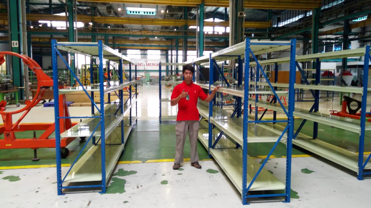 RAK BESI SUSUN GUDANG MEDIUM DUTY TIPE RR-500 TINGGI 200 CM, KAPASITAS (LOAD MAX) 500 KG / LEVEL, UKURAN P.200 x L.60 x T.200 CM, 4 SUSUN SHELVING, WARNA TIANG BIRU SHELVING KREM