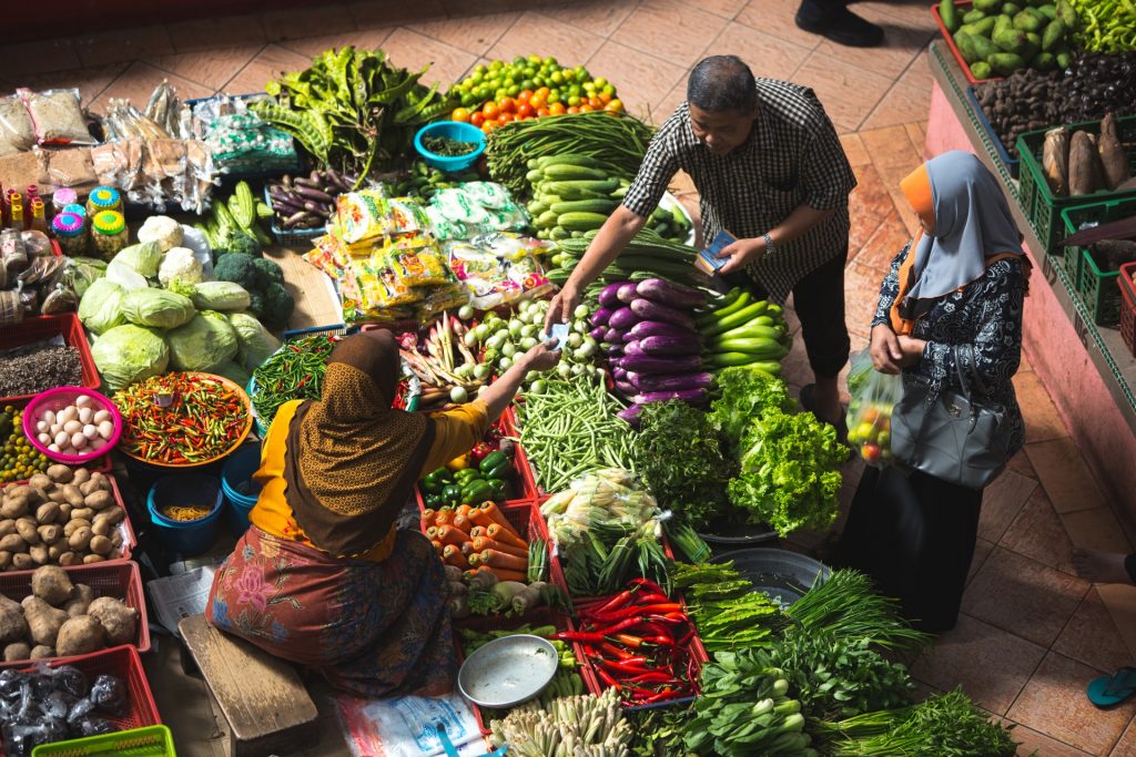 KELEBIHAN DAN KEKURANGAN PASAR TRADISIONAL